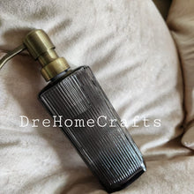 Lade das Bild in den Galerie-Viewer, clear glass soap dispenser with gold pump , clear glass soap dispenser Australia , clear glass soap dispenser set, clear hand , soap dispenser luxury soap dispenser set, glass soap dispenser uk Australia nz | Christmas fall soap dispenser