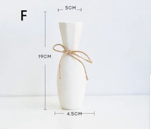 Charger l'image dans la galerie, Bisque minimaliste, vase blanc, vase en céramique fait à la main, décor de salon, vase décoratif, poterie, décor de mariage