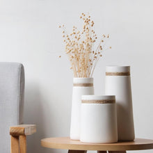 Charger l'image dans la galerie, Bisque minimaliste, vase blanc, vase en céramique fait à la main, décor de salon, vase décoratif, poterie, décor de mariage