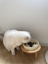 Lade das Bild in den Galerie-Viewer, Kleiner erhöhter Slow Feeder aus Keramik, Futternapf für kleine Hunde, Futternapf für Welpen, Slow Bowl, Welpennapf, Puzzle-Futternapf, Labyrinth-Futternapf