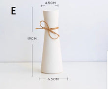 Charger l'image dans la galerie, Bisque minimaliste, vase blanc, vase en céramique fait à la main, décor de salon, vase décoratif, poterie, décor de mariage