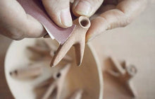 Lade das Bild in den Galerie-Viewer, decorative wooden egg holder for counter