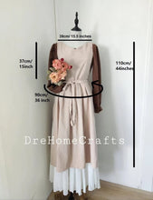 Lade das Bild in den Galerie-Viewer, Best kitchen aprons for women cooking | Fancy and cool linen pinafore for ladies
