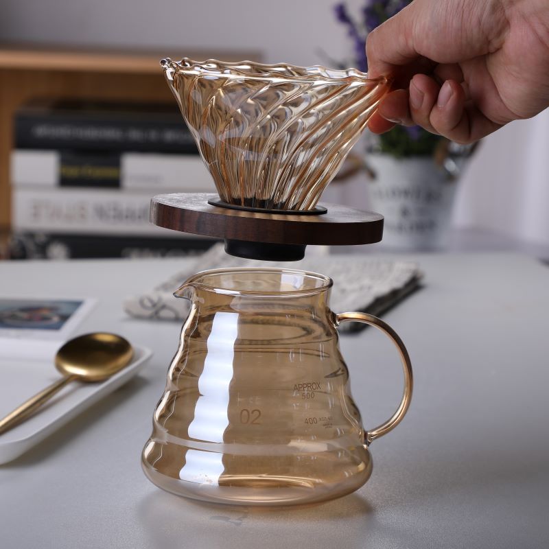 Aesthetic Coffee Pour Over , Dripper coffee pot , coffee making